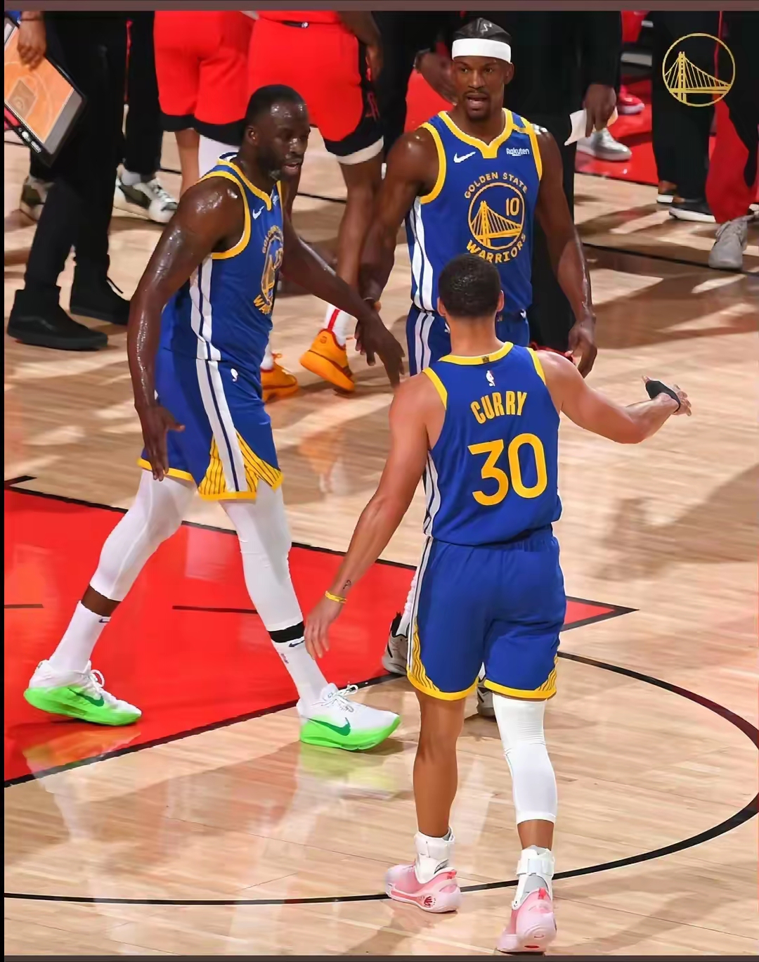 J9九游会金州勇士发布备战花絮，转会期调整名单，NBA总决赛任务艰巨，身体对抗强度拉满的简单介绍